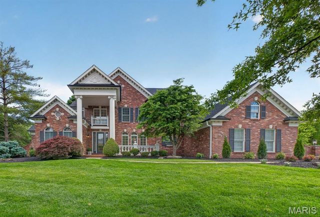 1012 Greystone Manor Parkway, Chesterfield, MO 63005