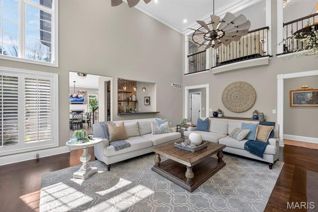 1012 Greystone Manor Parkway, Chesterfield, MO 63005
