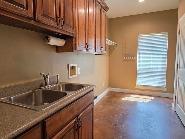 1125 CR 307D, Henderson, TX 75654