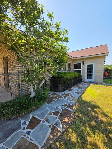 1125 CR 307D, Henderson, TX 75654