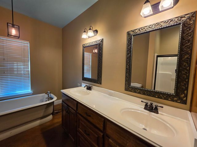 1125 CR 307D, Henderson, TX 75654