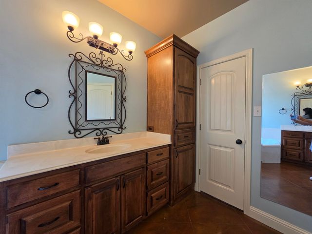 1125 CR 307D, Henderson, TX 75654