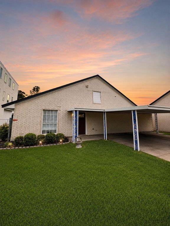 9011 Tavenor Lane, Houston, TX 77075