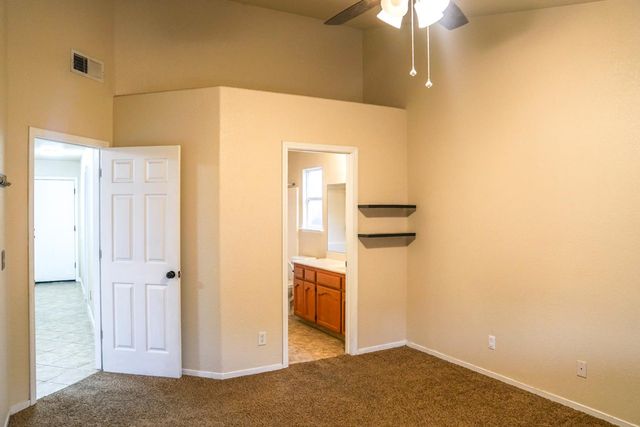 5543 E Byrd Avenue, Fresno, CA 93727