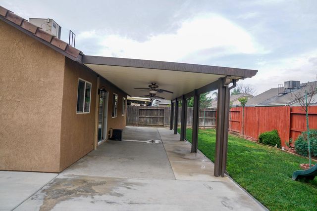 5543 E Byrd Avenue, Fresno, CA 93727