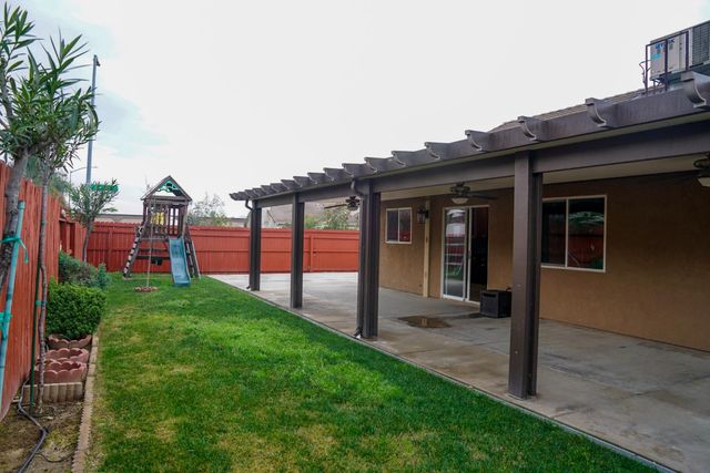 5543 E Byrd Avenue, Fresno, CA 93727