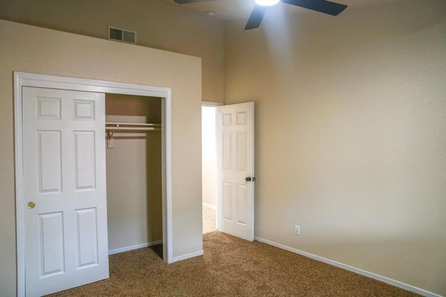 5543 E Byrd Avenue, Fresno, CA 93727