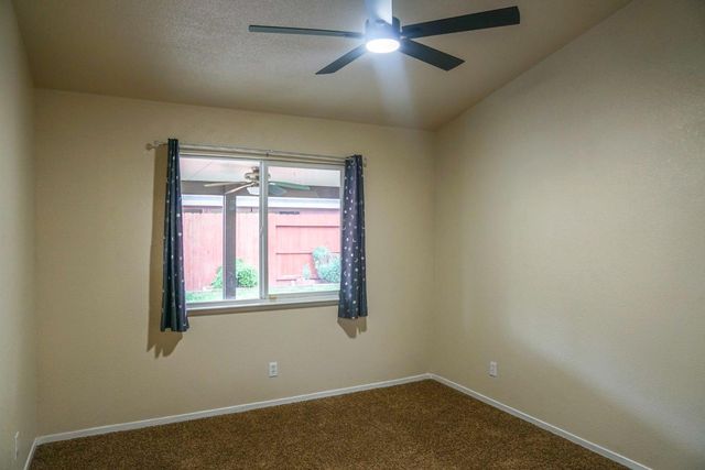 5543 E Byrd Avenue, Fresno, CA 93727