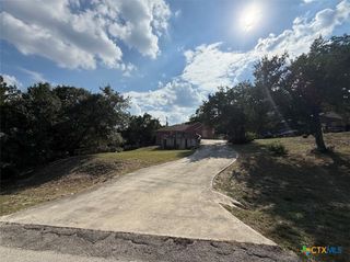 221 N Scenic Loop, Canyon Lake, TX 78133