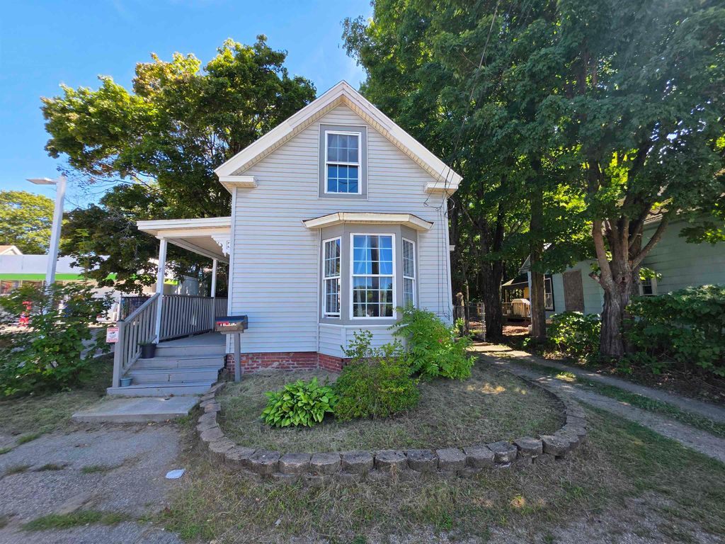 8 Highland Street, Rochester, NH 03868