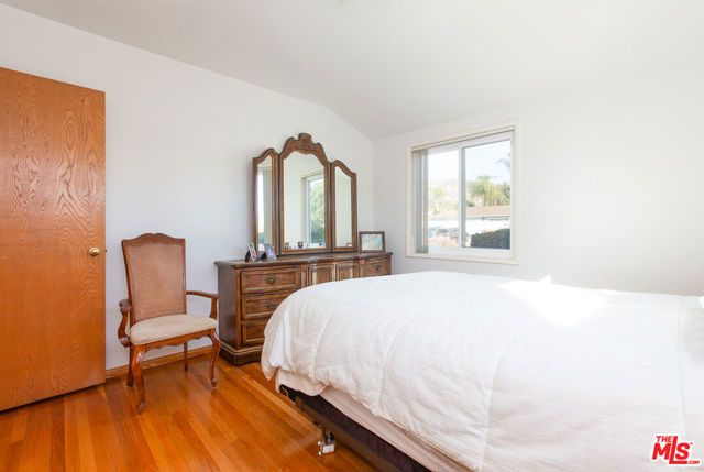 137 N Burnaby Avenue, Glendora, CA 91741