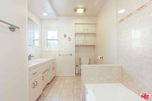 137 N Burnaby Avenue, Glendora, CA 91741