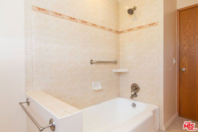 137 N Burnaby Avenue, Glendora, CA 91741