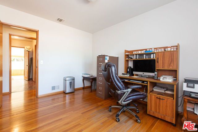 137 N Burnaby Avenue, Glendora, CA 91741