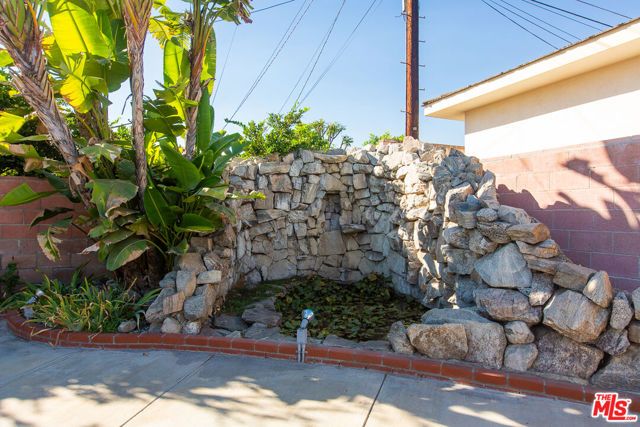 137 N Burnaby Avenue, Glendora, CA 91741