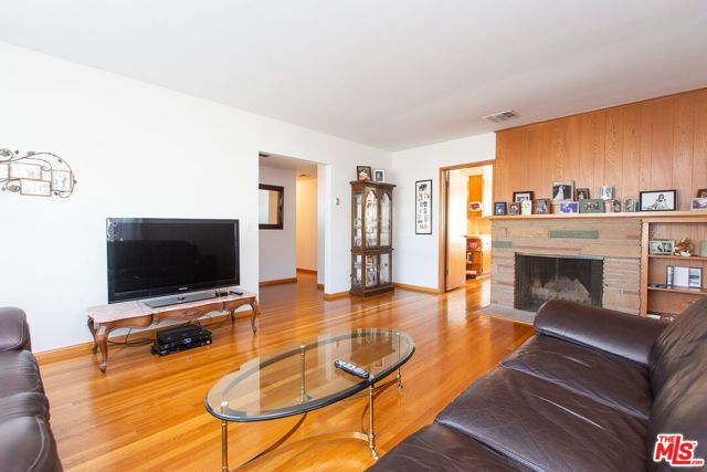 137 N Burnaby Avenue, Glendora, CA 91741