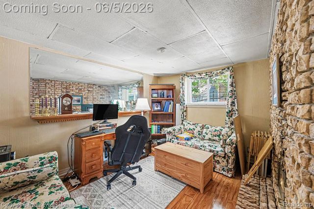 22606 Manor Street, Saint Clair Shores, MI 48081