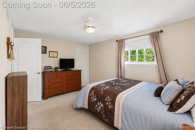 22606 Manor Street, Saint Clair Shores, MI 48081
