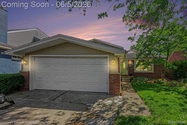 22606 Manor Street, Saint Clair Shores, MI 48081
