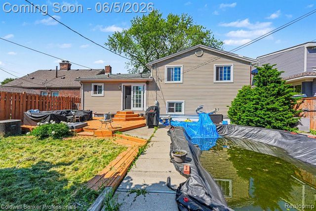 22606 Manor Street, Saint Clair Shores, MI 48081