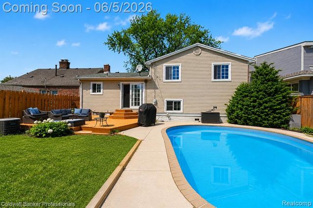 22606 Manor Street, Saint Clair Shores, MI 48081