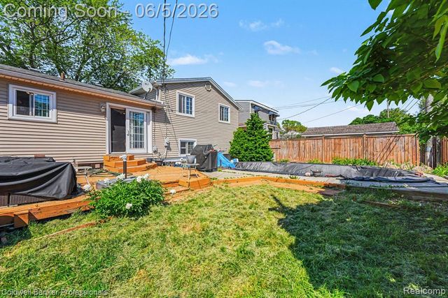 22606 Manor Street, Saint Clair Shores, MI 48081