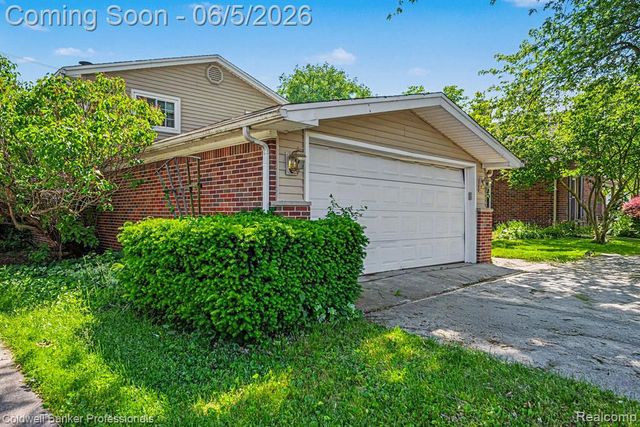 22606 Manor Street, Saint Clair Shores, MI 48081