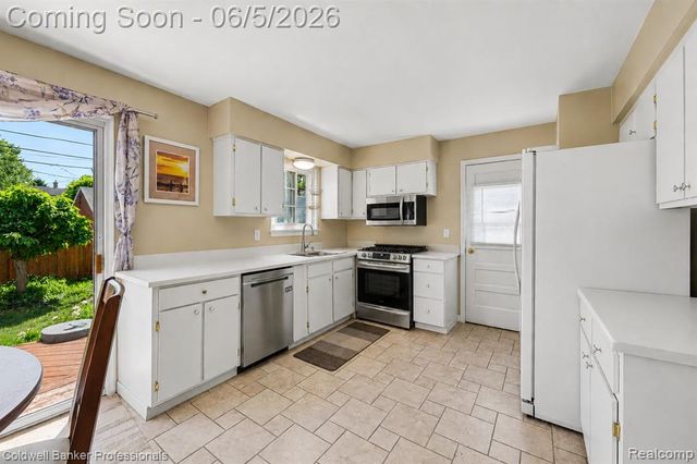 22606 Manor Street, Saint Clair Shores, MI 48081