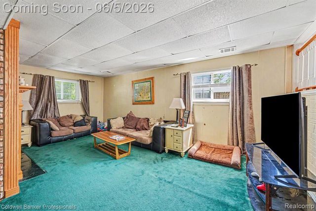 22606 Manor Street, Saint Clair Shores, MI 48081