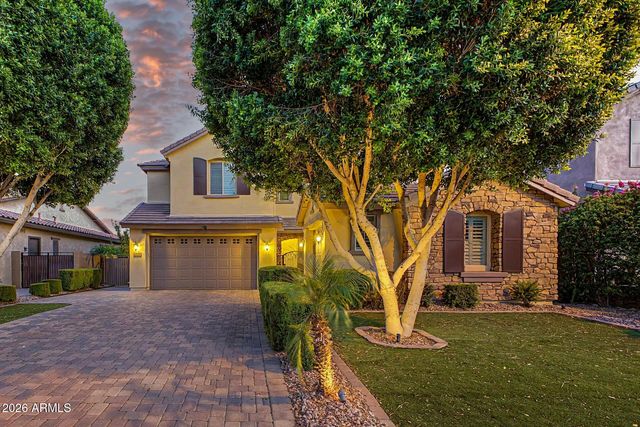 823 E HORSESHOE Place, Chandler, AZ 85249