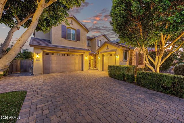 823 E HORSESHOE Place, Chandler, AZ 85249
