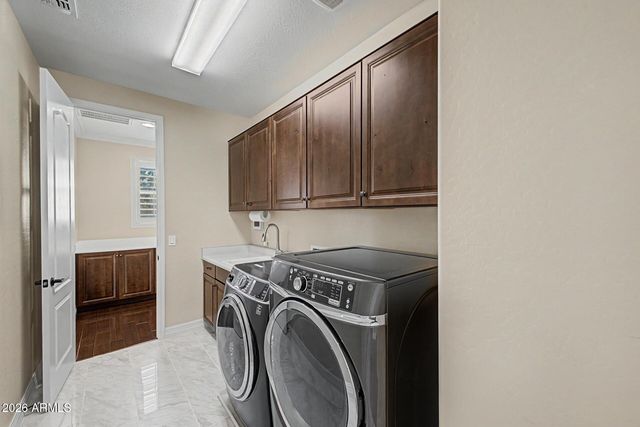 823 E HORSESHOE Place, Chandler, AZ 85249