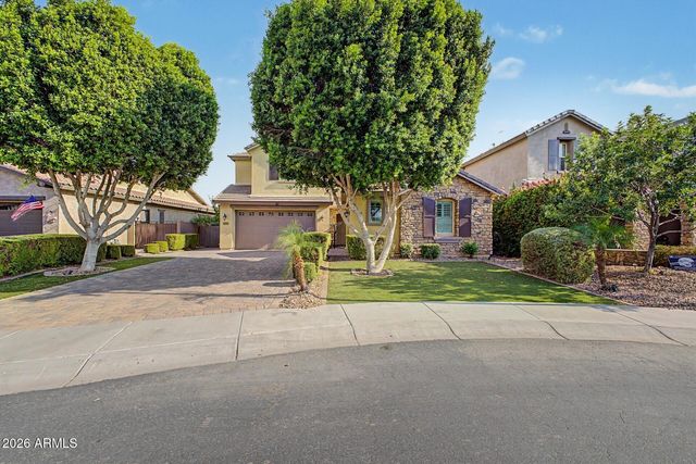823 E HORSESHOE Place, Chandler, AZ 85249
