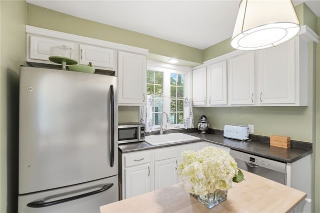 406 East Drive, Oakwood, OH 45419