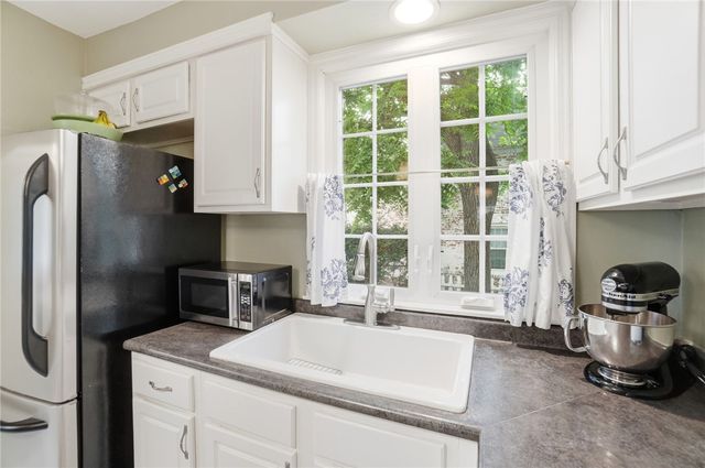 406 East Drive, Oakwood, OH 45419