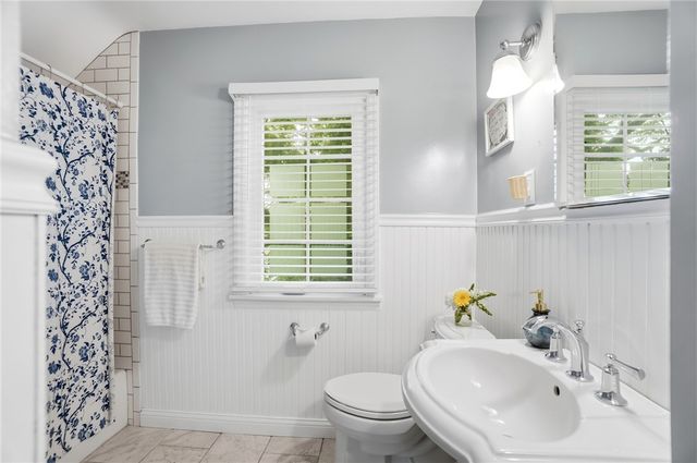 406 East Drive, Oakwood, OH 45419