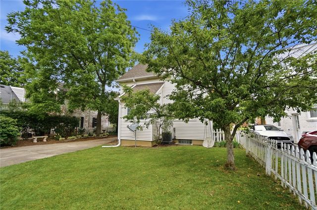 406 East Drive, Oakwood, OH 45419