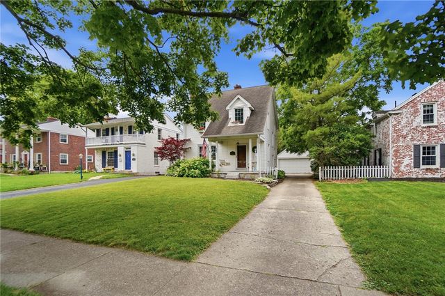 406 East Drive, Oakwood, OH 45419