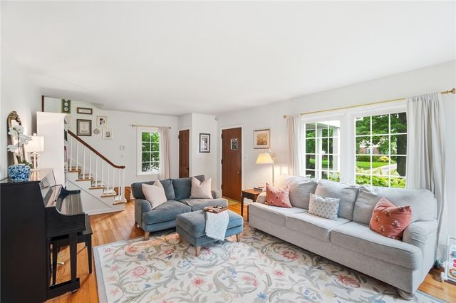 406 East Drive, Oakwood, OH 45419