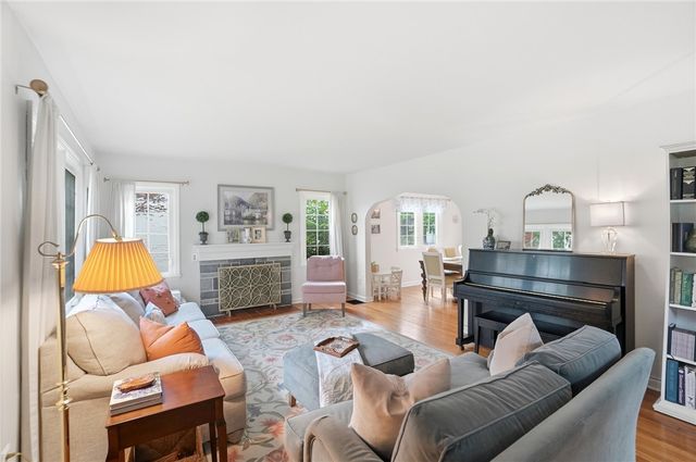 406 East Drive, Oakwood, OH 45419