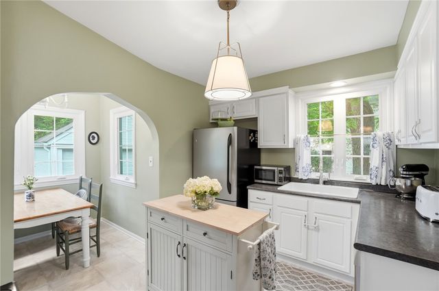 406 East Drive, Oakwood, OH 45419