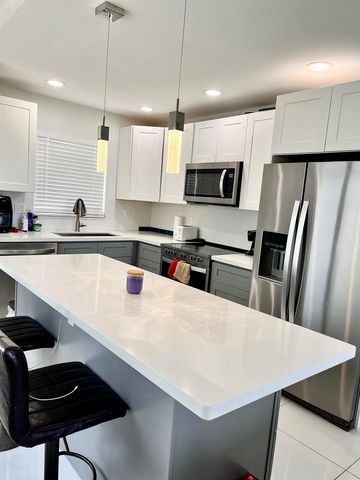 311 E Ocean Avenue 201, Lantana, FL 33462