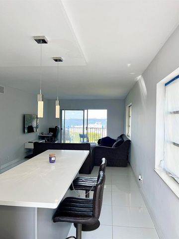 311 E Ocean Avenue 201, Lantana, FL 33462