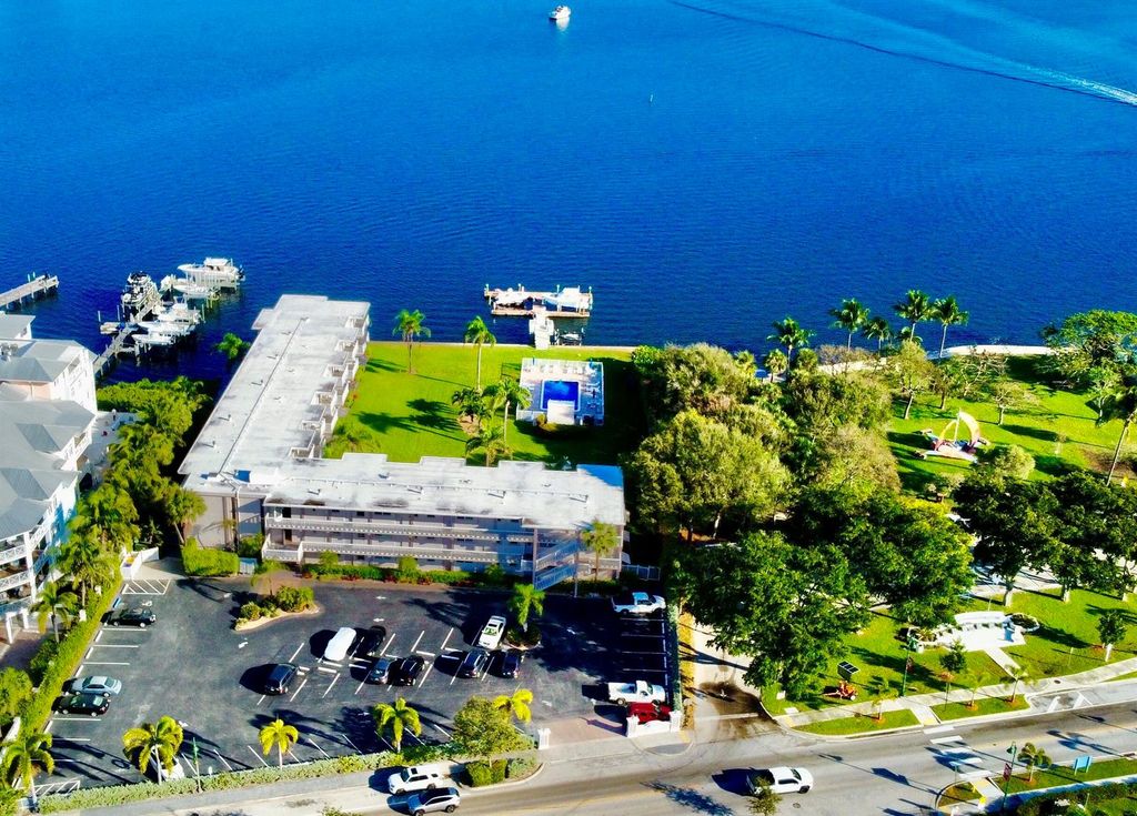 311 E Ocean Avenue 201, Lantana, FL 33462