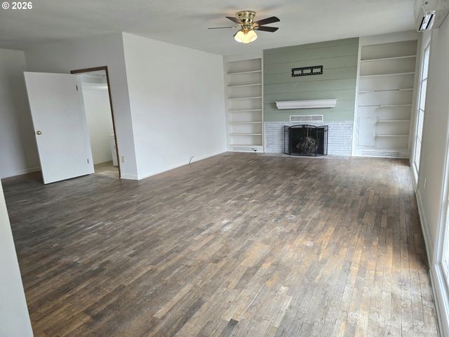 920 LEMONT St, St Helens, OR 97051