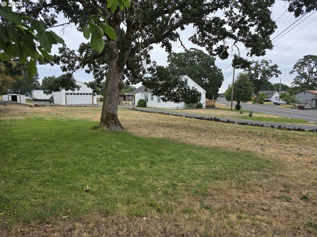 920 LEMONT St, St Helens, OR 97051