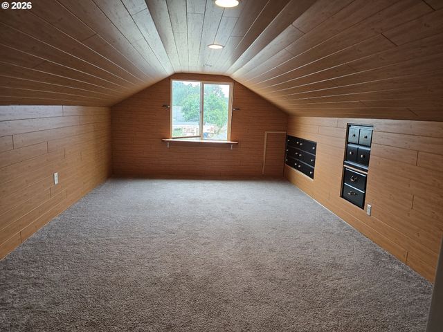 920 LEMONT St, St Helens, OR 97051