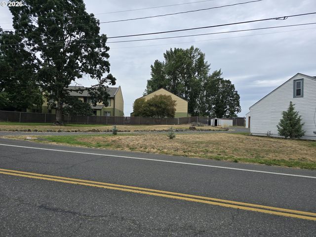 920 LEMONT St, St Helens, OR 97051