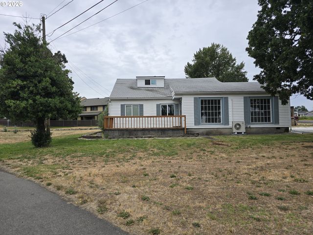 920 LEMONT St, St Helens, OR 97051