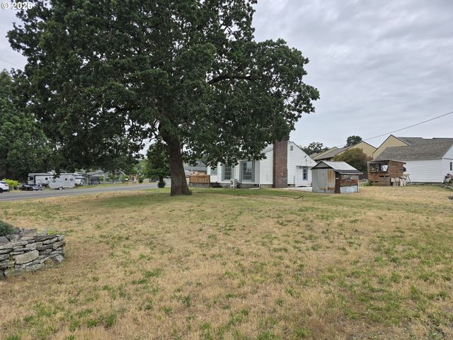 920 LEMONT St, St Helens, OR 97051